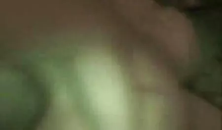Kobiety dziewczynka mała cipka w cipka z bliska film ogromny czarny kogut